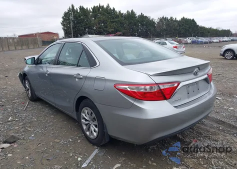 2015 Toyota Camry Le z USA, uszkodzony, nr VIN 4T4BF1FK0FR485507